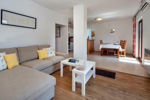 Apartment With Private Pool And Large Garden