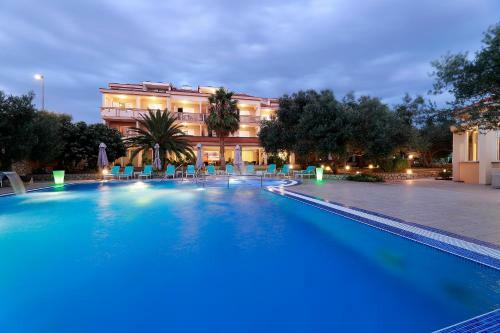 Aparthotel Resort Trcol