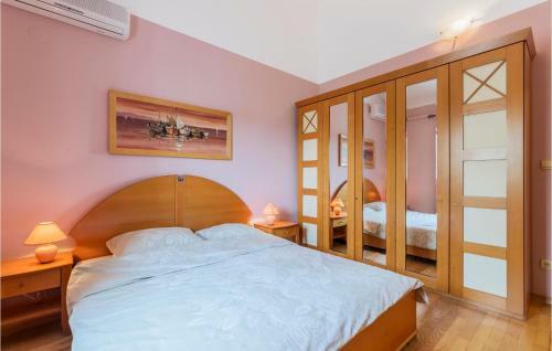Stunning Home In Nova Vas With Wifi And 2 Bedrooms