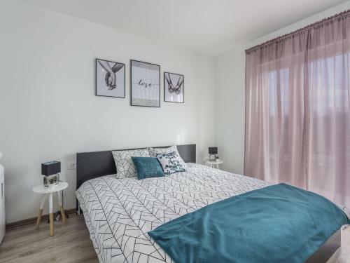 Charming Villa Frontera In Nova Vas With Private Pool For 7 People