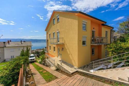 Apartments Leoalemar