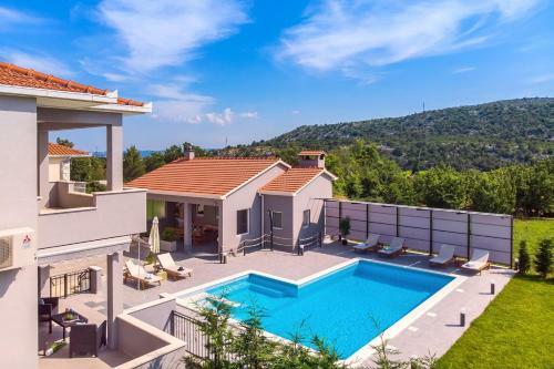 Apartment Villa Bego Heated Pool With Jaccuzzi, Summer Kitchen, Garden