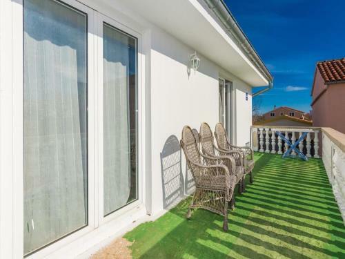 Tranquil Apartment In Podlug With Balcony And Garden