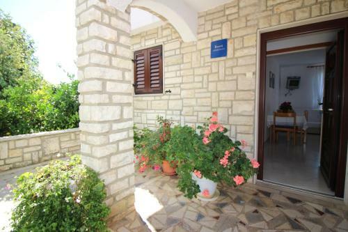 Apartment Leticija Near City Center