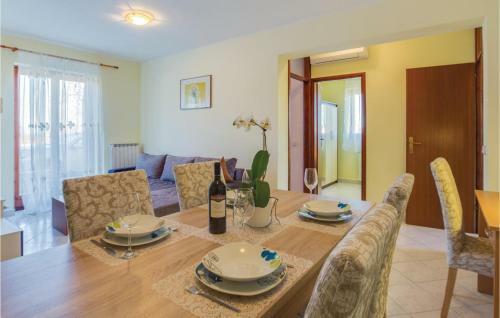 Two-bedroom Apartment In Porec