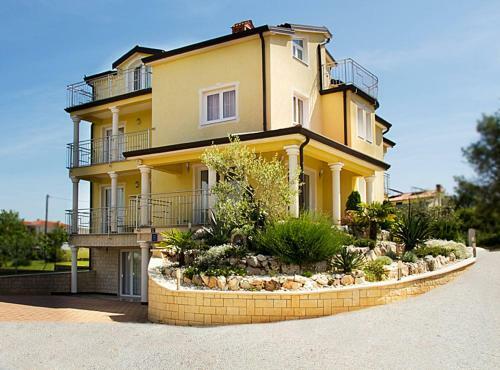 Hostal Apartments House Tomic For Max 22 Persons Maj Pore?