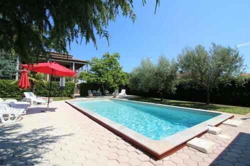 Apartment Lorena With Pool