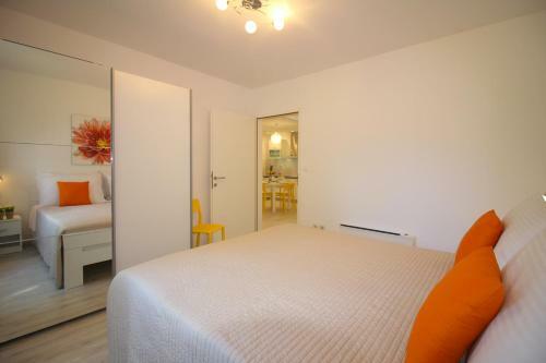 Apartment Lorena With Pool