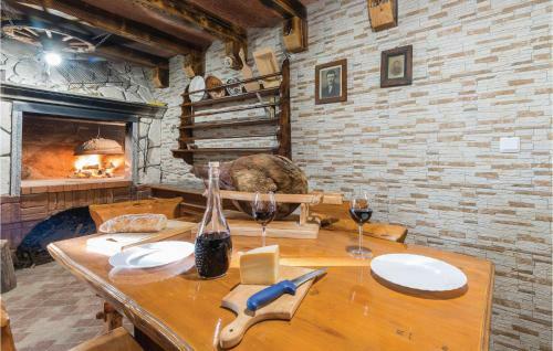 Two-bedroom Apartment In Povljana