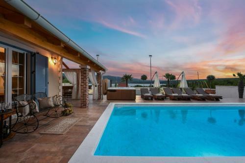 New Villa Mek