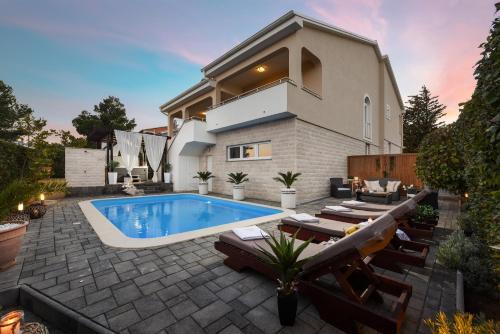 Villa With Pool Belissima