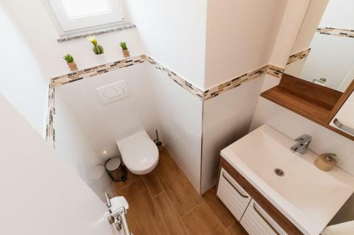 Crowonder Beachfront Reiterer Villa V1