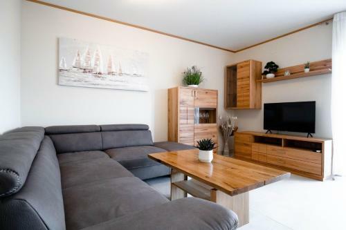 Crowonder Beachfront Reiterer Villa V1