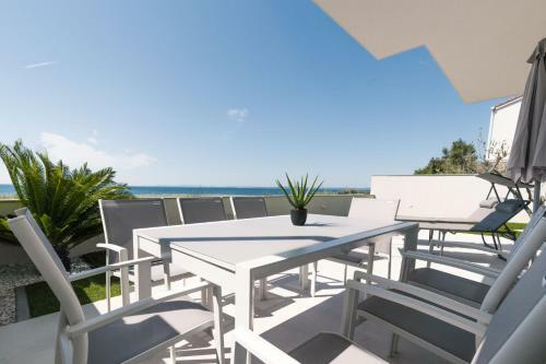 Crowonder Beachfront Reiterer Villa V1