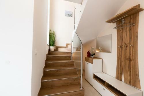 Crowonder Beachfront Reiterer Villa V2