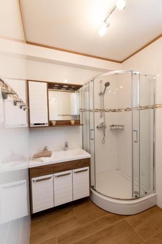 Crowonder Beachfront Reiterer Villa V2