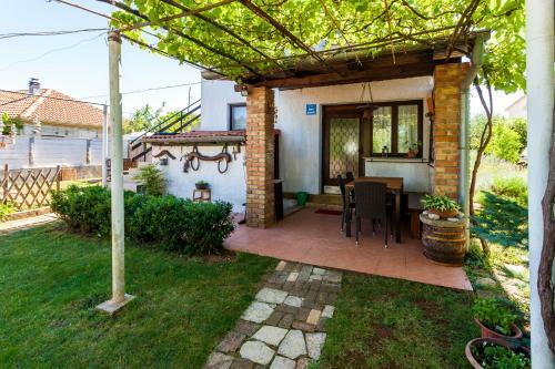 Apartment Adriana On Peaceful Location With Garden