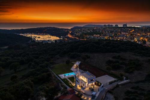 Luxury Villa Deluxe Pula With Private Pool In Pula - Istria