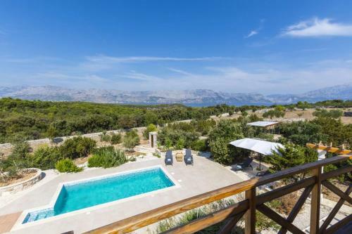 Pucisca Villa Sleeps 2 With Pool Air Con And Wifi