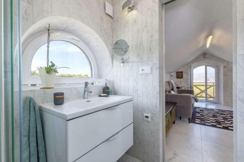 Pucisca Villa Sleeps 2 With Pool Air Con And Wifi