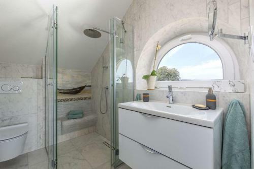 Pucisca Villa Sleeps 2 With Pool Air Con And Wifi
