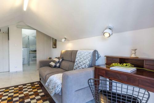 Pucisca Villa Sleeps 2 With Pool Air Con And Wifi