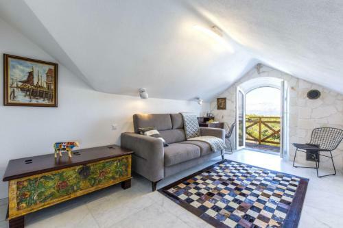 Pucisca Villa Sleeps 2 With Pool Air Con And Wifi