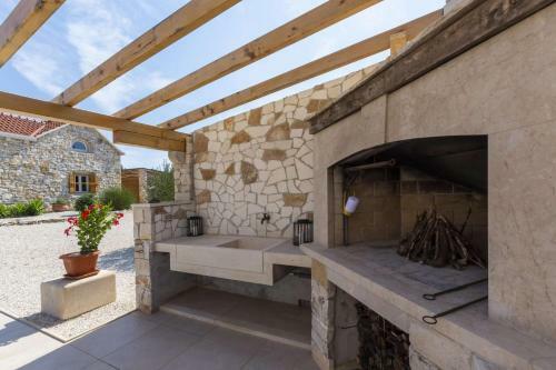Pucisca Villa Sleeps 2 With Pool Air Con And Wifi
