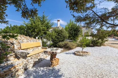 Pucisca Villa Sleeps 2 With Pool Air Con And Wifi