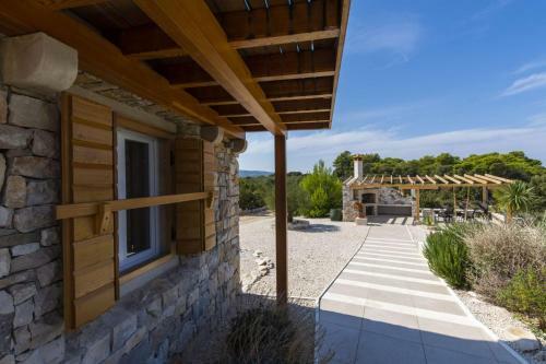 Pucisca Villa Sleeps 2 With Pool Air Con And Wifi