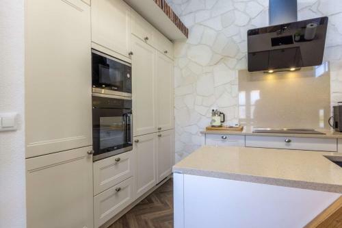 Pucisca Villa Sleeps 2 With Pool Air Con And Wifi