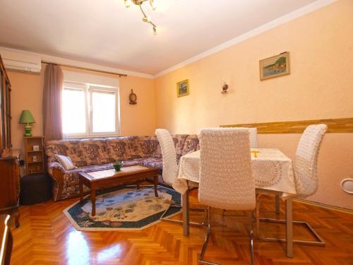 Apartment Almira 1570