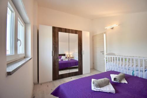 Bright And Spacious Apartment With Grill ***