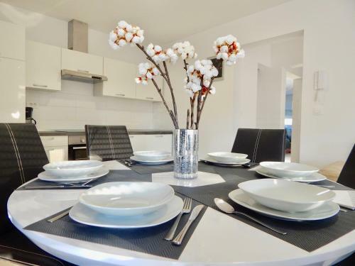 Hostal Apartments Mira