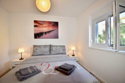 Hostal Apartments Mira