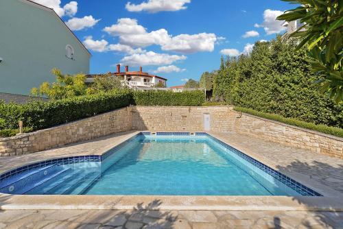 Pool Apartments 624