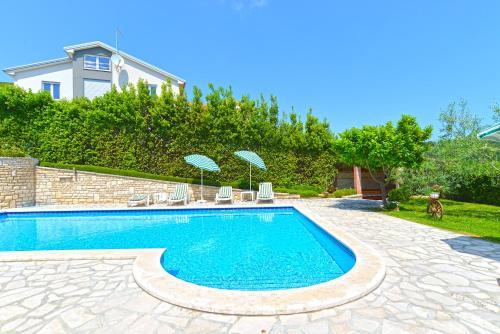 Pool Apartments 624