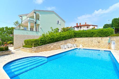 Pool Apartments 624