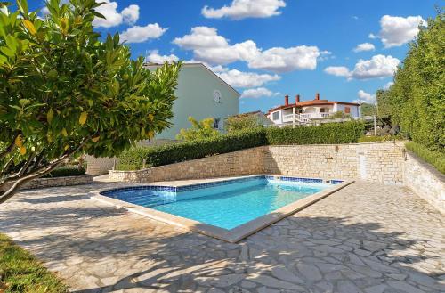 Pool Apartments 624