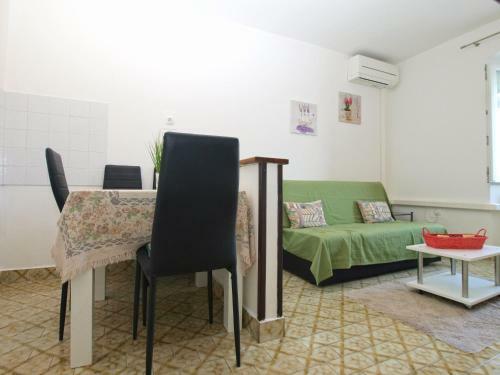 Apartment Riva Rabac 1825