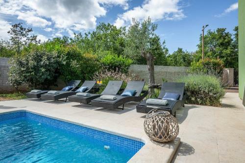 Spacious Holiday House / Pool / Jacuzzi / Playground / 6+2