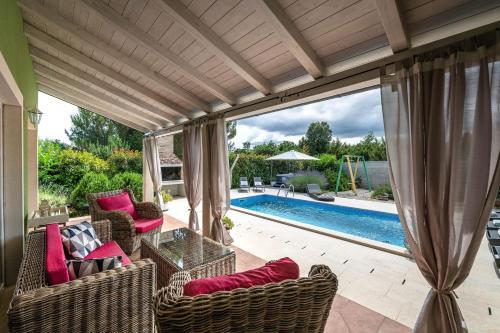 Spacious Holiday House / Pool / Jacuzzi / Playground / 6+2
