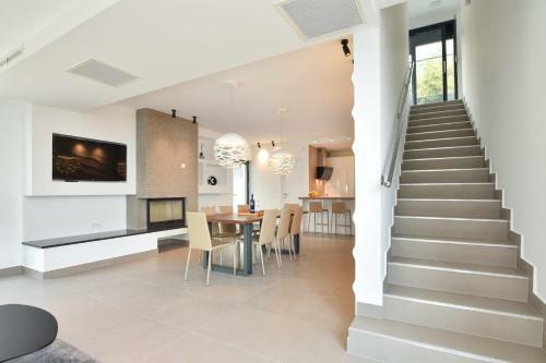 Ravnice Villa Sleeps 8 Pool Air Con Wifi T812194