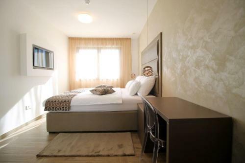 Ravnice Villa Sleeps 8 Pool Air Con Wifi T812194