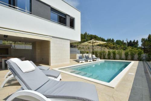 Ravnice Villa Sleeps 8 Pool Air Con Wifi T812194