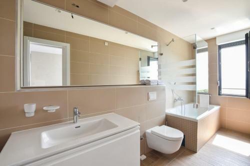 Ravnice Villa Sleeps 8 Pool Air Con Wifi T812194