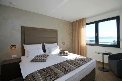 Ravnice Villa Sleeps 8 Pool Air Con Wifi T812194