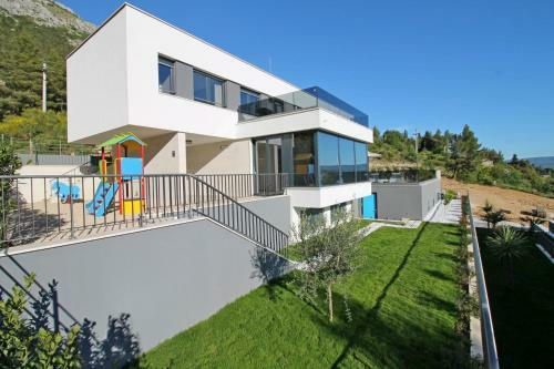 Ravnice Villa Sleeps 8 Pool Air Con Wifi T812194