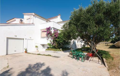 Amazing Apartment In Razanac W/ 2 Bedrooms