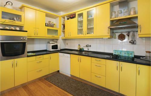 Amazing Apartment In Razanac W/ 2 Bedrooms